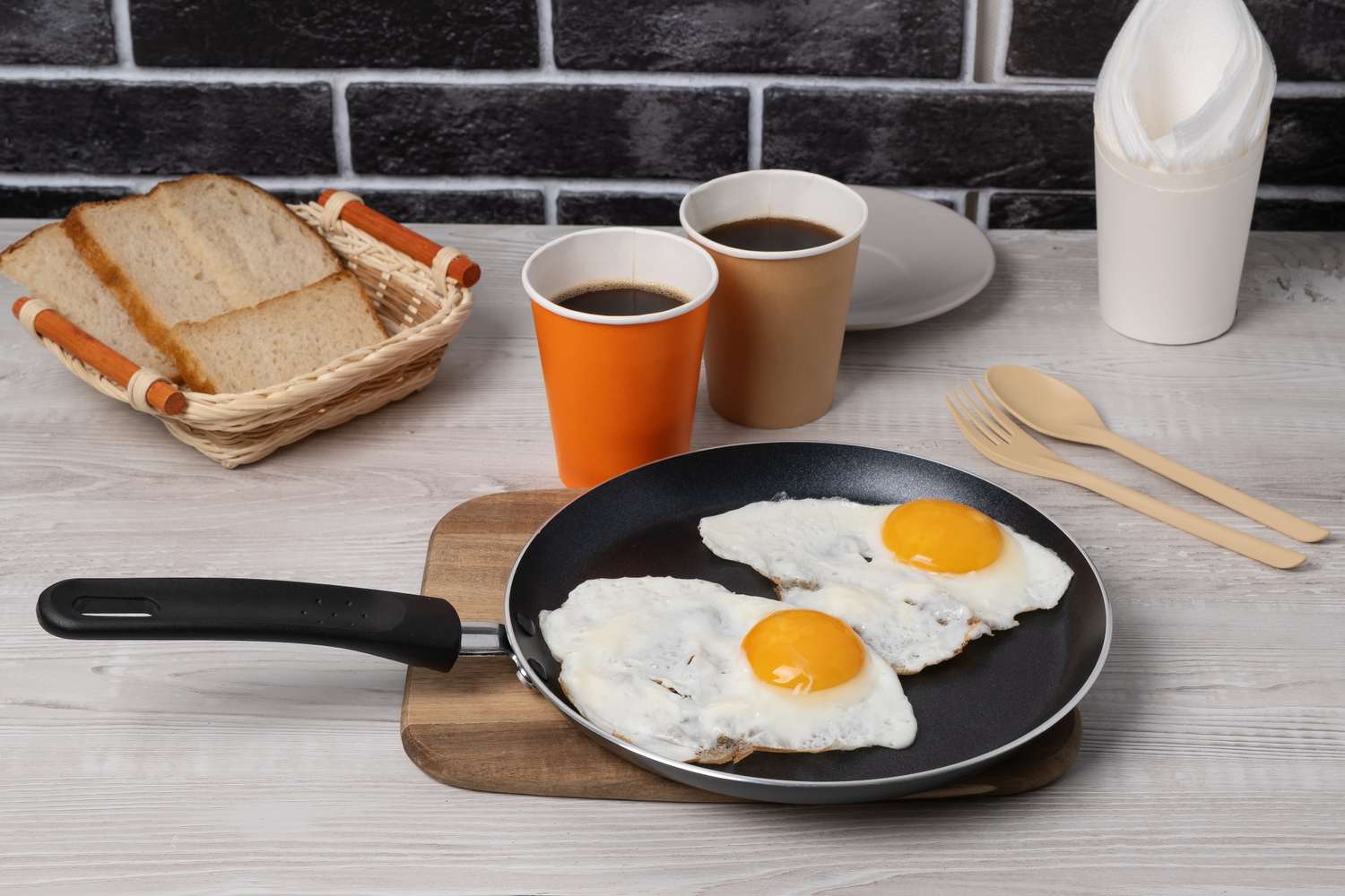 6 Foods to Avoid Mixing With Iron Supplements