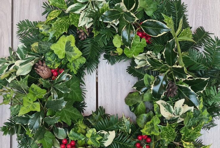 How to make a Christmas wreath