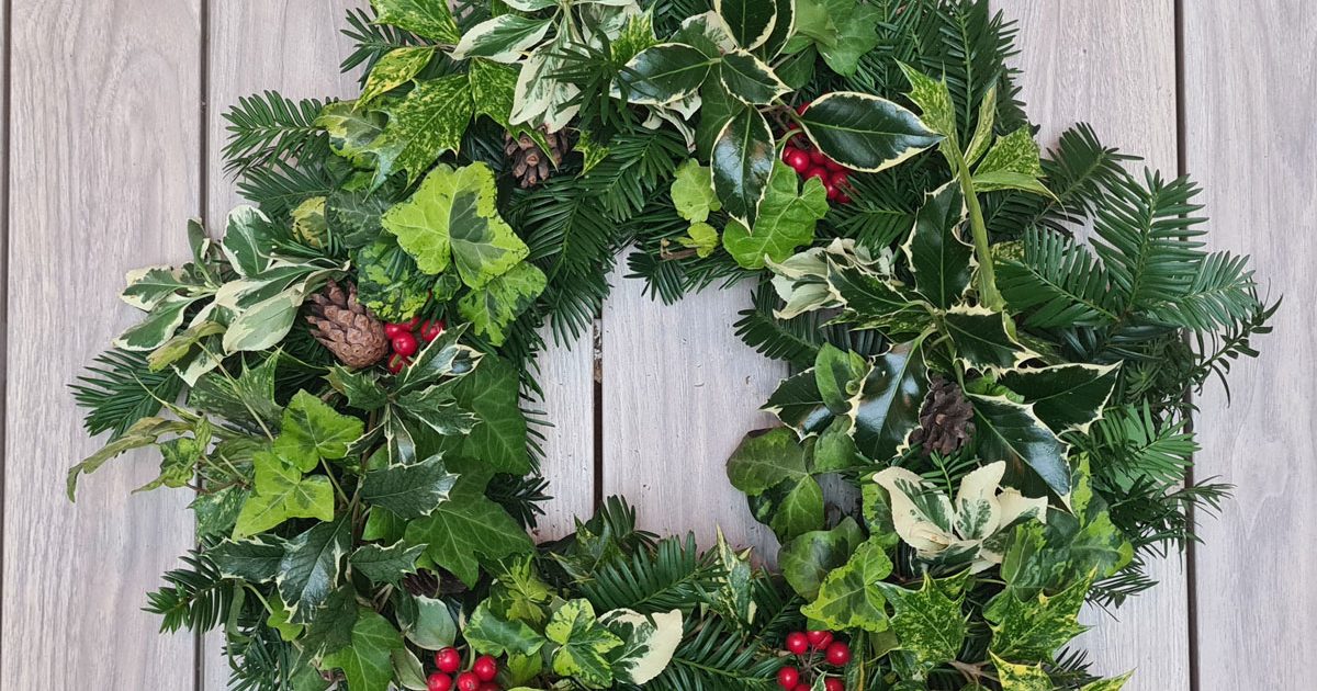 How to make a Christmas wreath