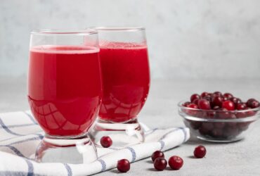 Pomegranate vs. Cranberry Juice for Heart and Urinary Health