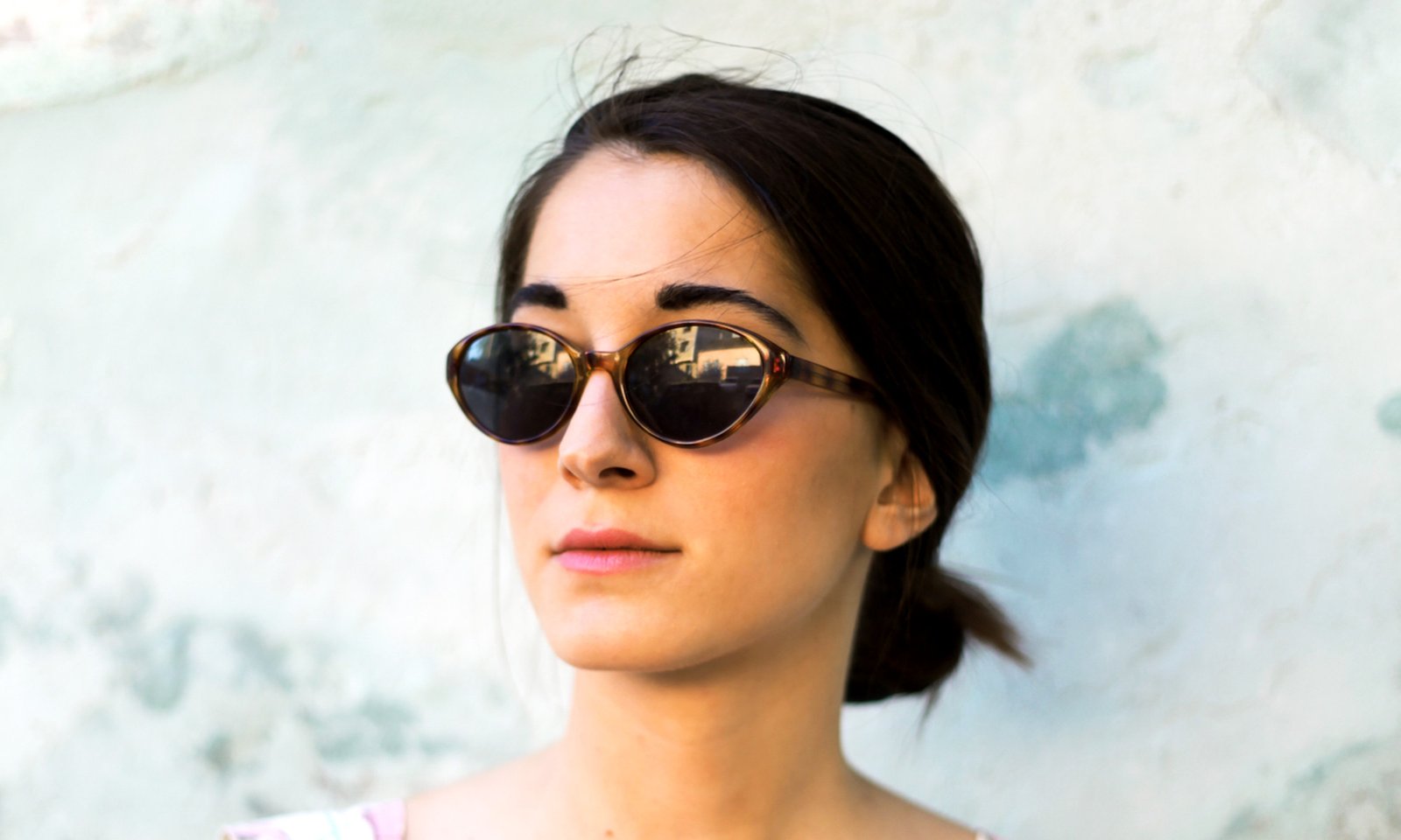 These 3 Zodiac Signs Give Off Major “Cool Girl” Vibes