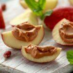 What Happens to Your Blood Sugar When You Eat an Apple With Peanut Butter