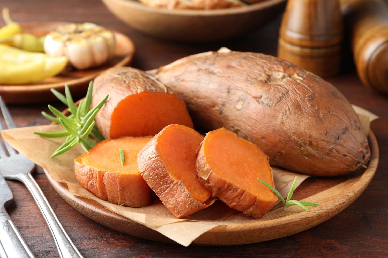 Yams vs. Sweet Potatoes: Which Is More Nutritious?