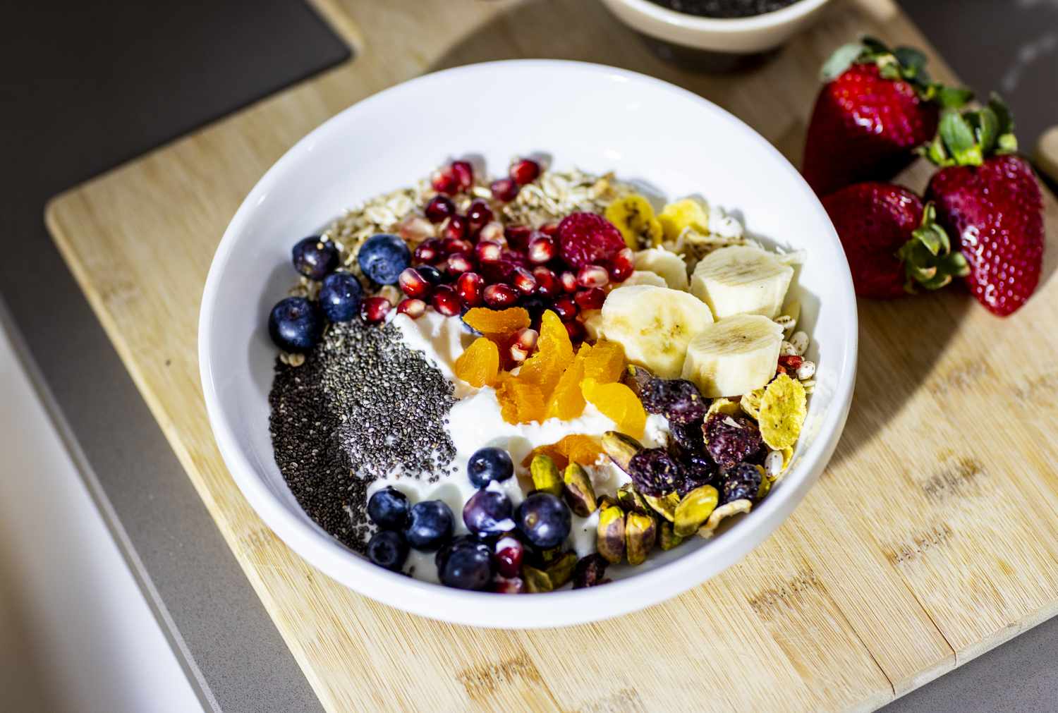 11 High-Protein, High-Fiber Oatmeal Toppings That Help You Stay Full