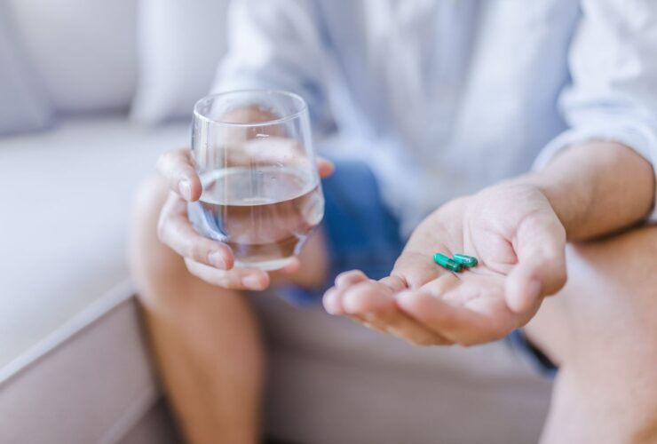 9 Supplements and Medications That Are Dangerous to Mix With Alcohol
