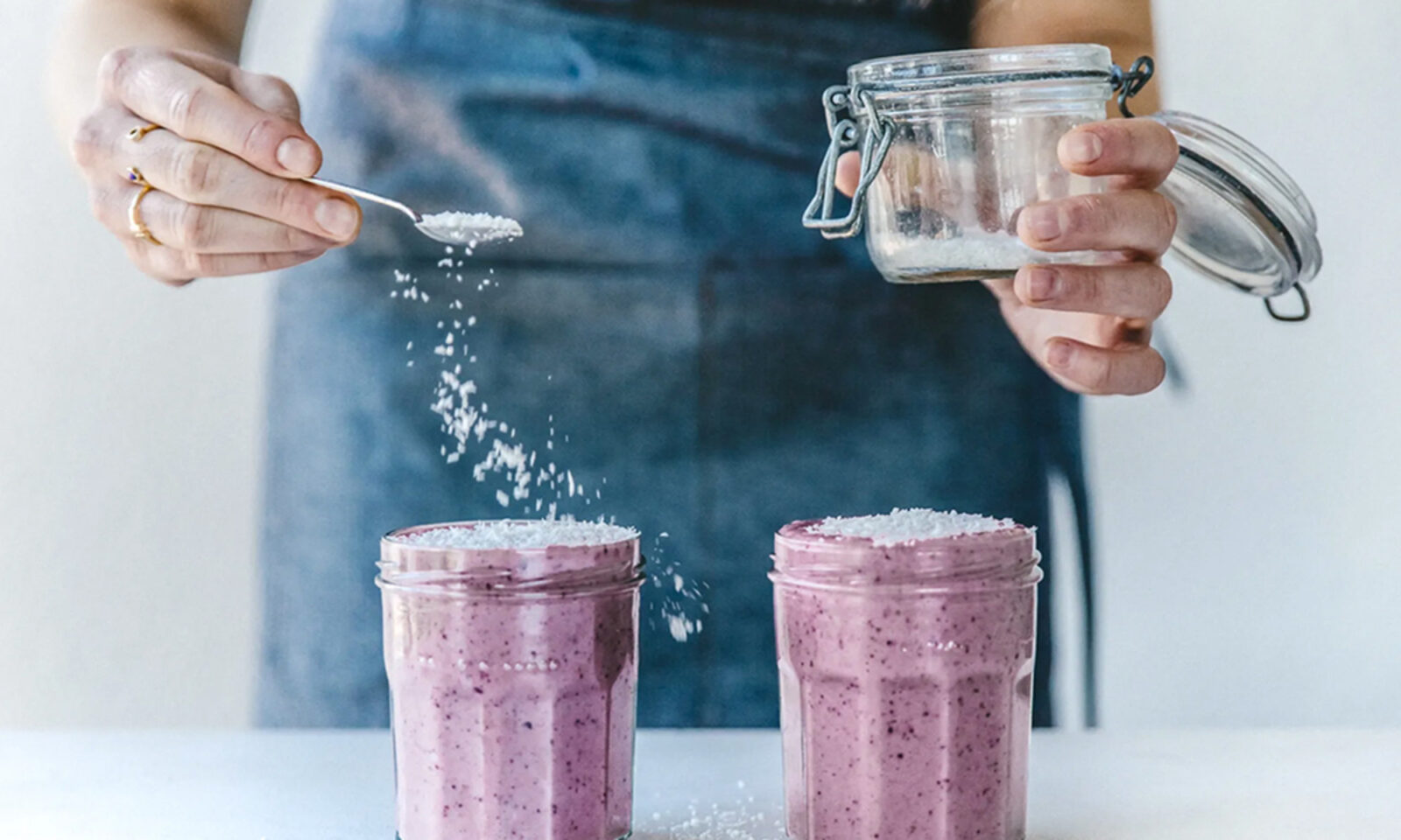 Start Your Day Right With This Filling Blueberry & Oat Smoothie