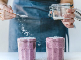 Start Your Day Right With This Filling Blueberry & Oat Smoothie