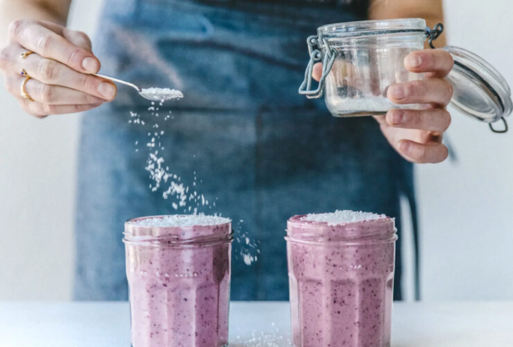 Start Your Day Right With This Filling Blueberry & Oat Smoothie