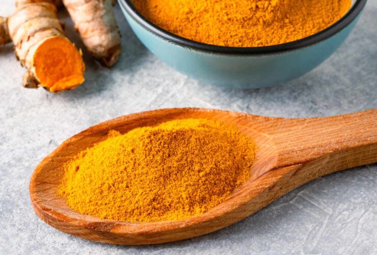We Asked a Doctor If It’s Better to Get Turmeric From Food or Supplements