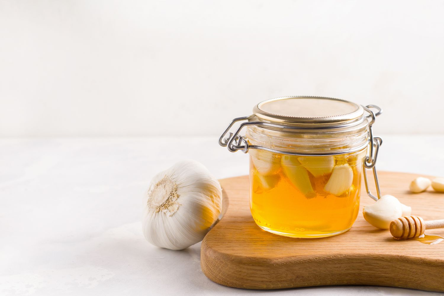 What Happens to Your Body When You Take Garlic With Honey?