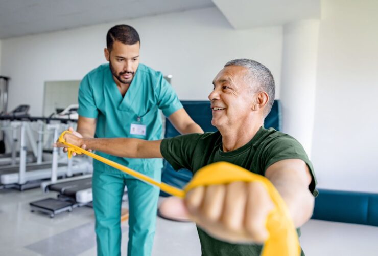 8 Healthcare Pros Who Can Help Manage Acute Pain