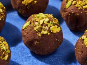 Chocolate-Pistachio Energy Balls