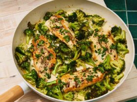 Creamy Garlic Chicken & Broccoli Skillet