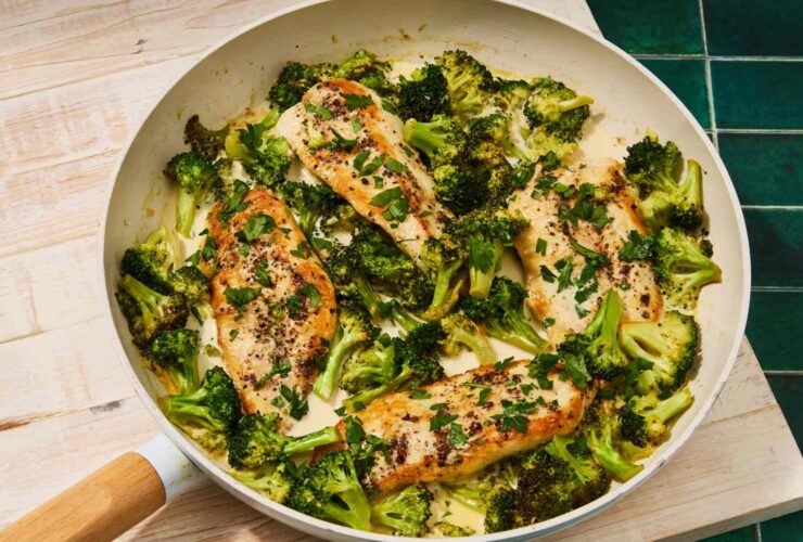 Creamy Garlic Chicken & Broccoli Skillet