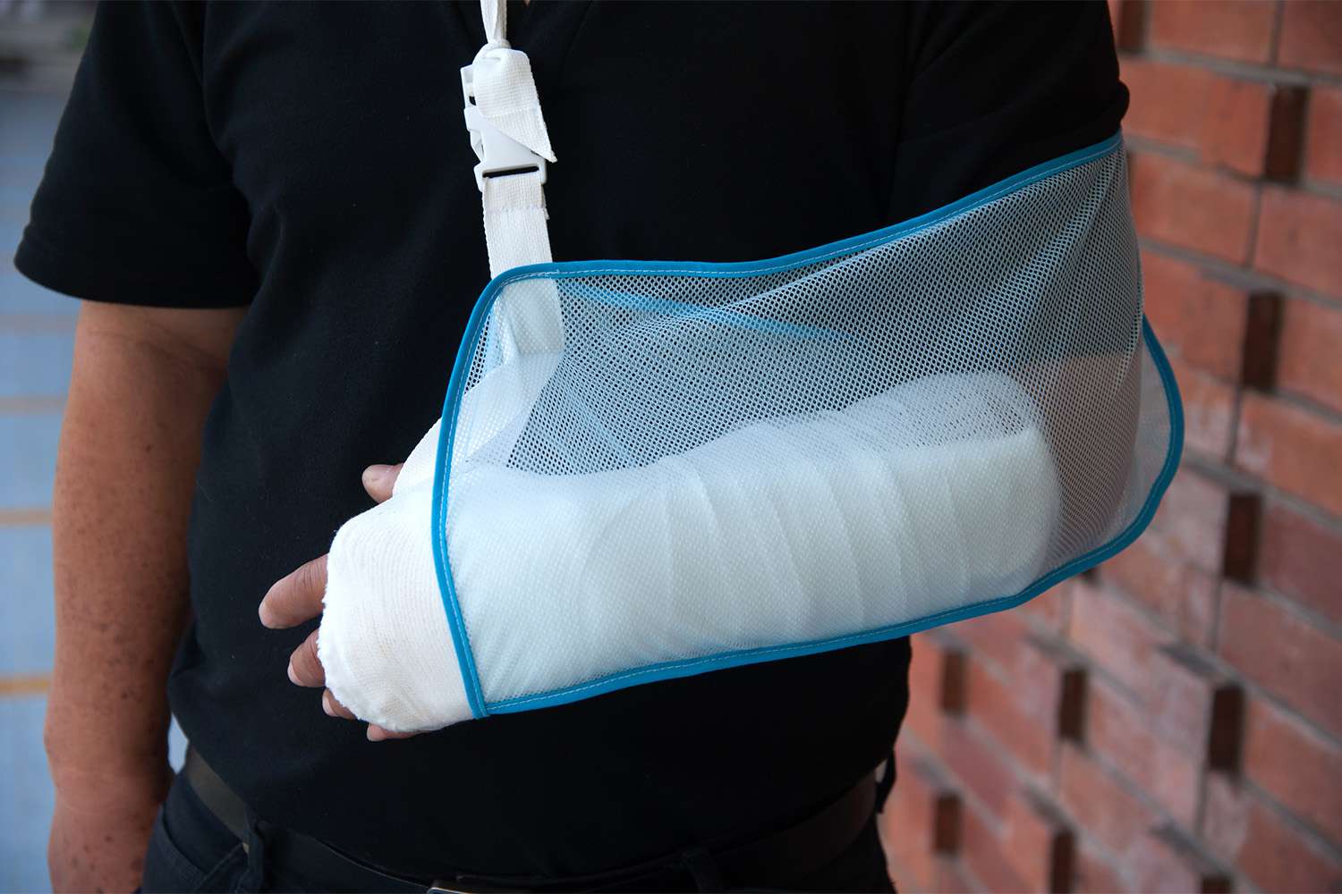 How to Heal Faster and Stay Comfortable With a Shoulder Sling