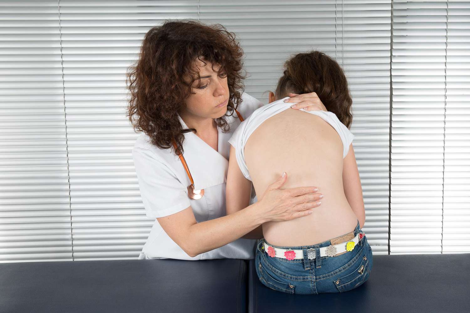 Levoscoliosis vs. Dextroscoliosis: Difference & Diagnosis