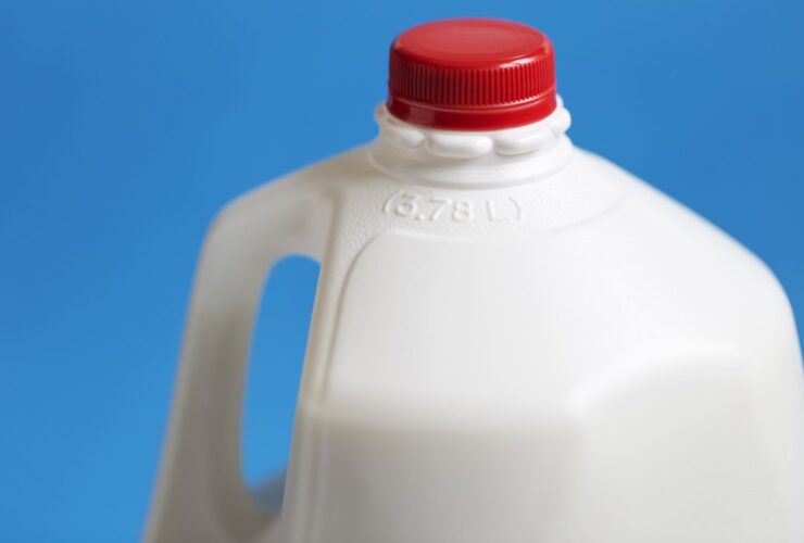 We Asked a Dietitian If Whole Milk Is Healthier Than Skim Milk