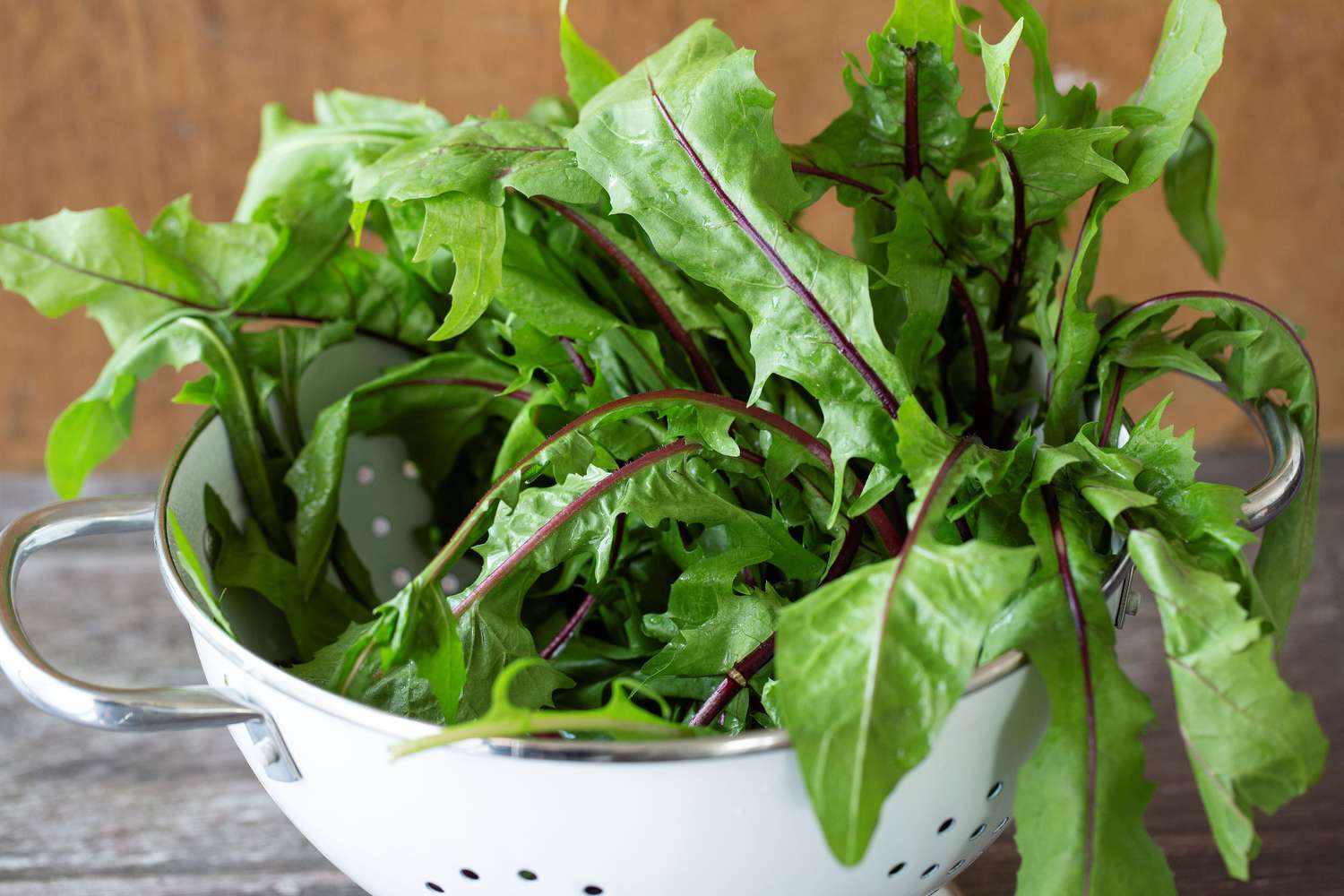 What Happens to Your Body When You Eat Dandelion Greens