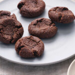 6-Ingredient Chocolate Protein Cookies From A Chef & Nutritionist