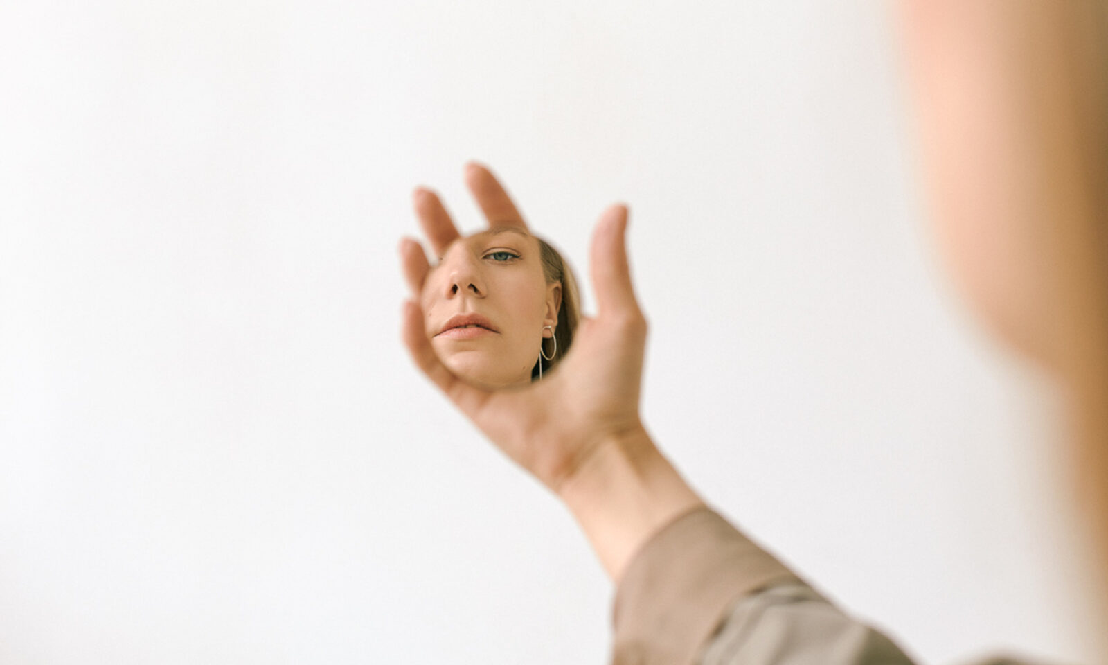 7 Signs You Were Raised by Narcissists + How It Impacts Your Love Life