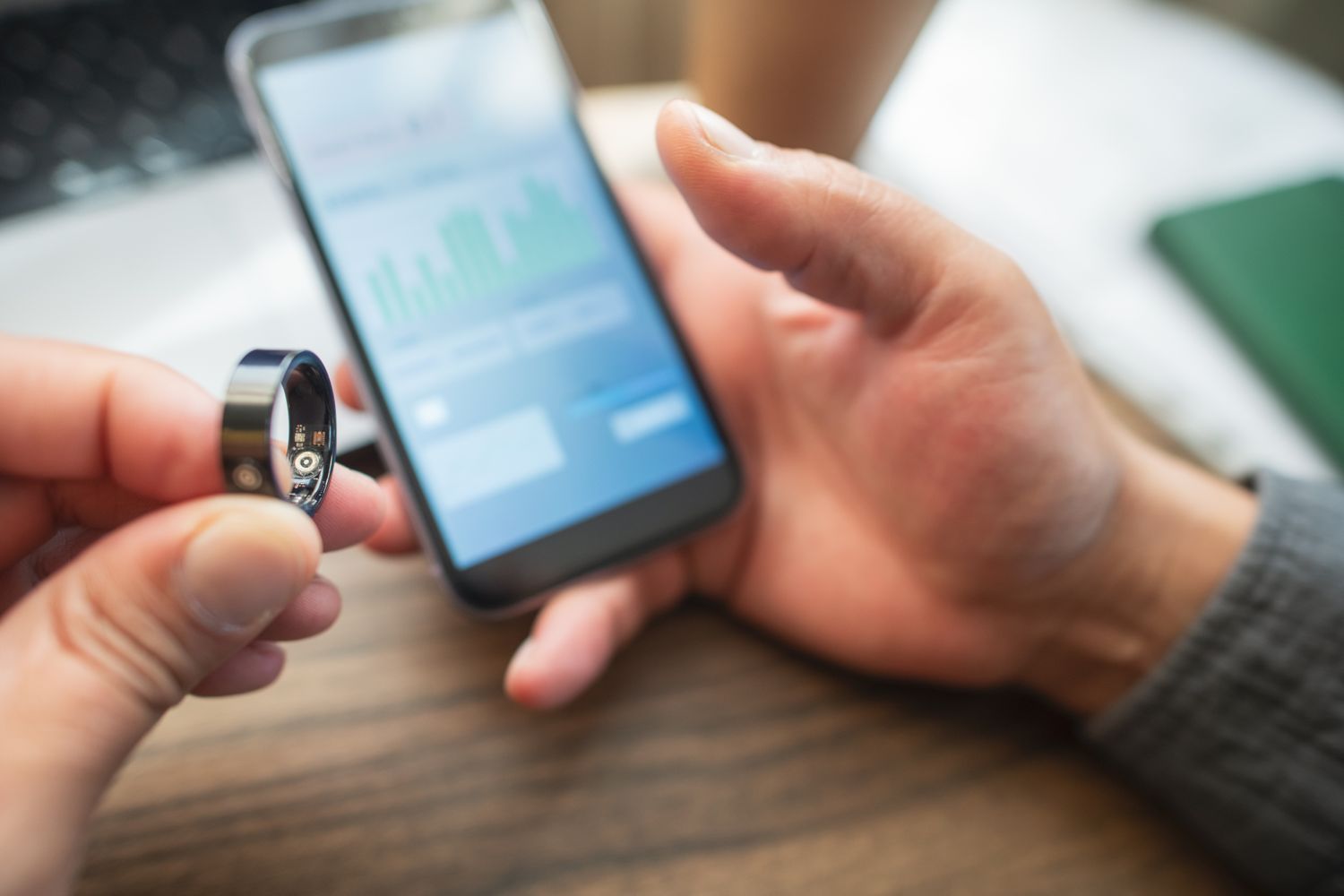 A Doctor Explains How He Uses the Oura Ring to Improve His Sleep