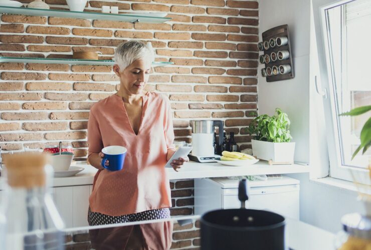 What Midlife Women Should Know About Intermittent Fasting