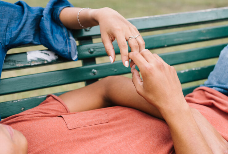 Holding Hands While Fighting Helps Couples Stay Calm: Study