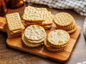 What Happens to Your Blood Sugar When You Snack on Crackers