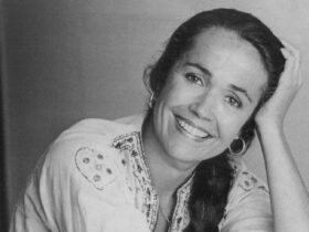 Black and white photo of Lilias Folan, yoga teacher who hosted PBS_TV show "Lilias! Yoga and You"