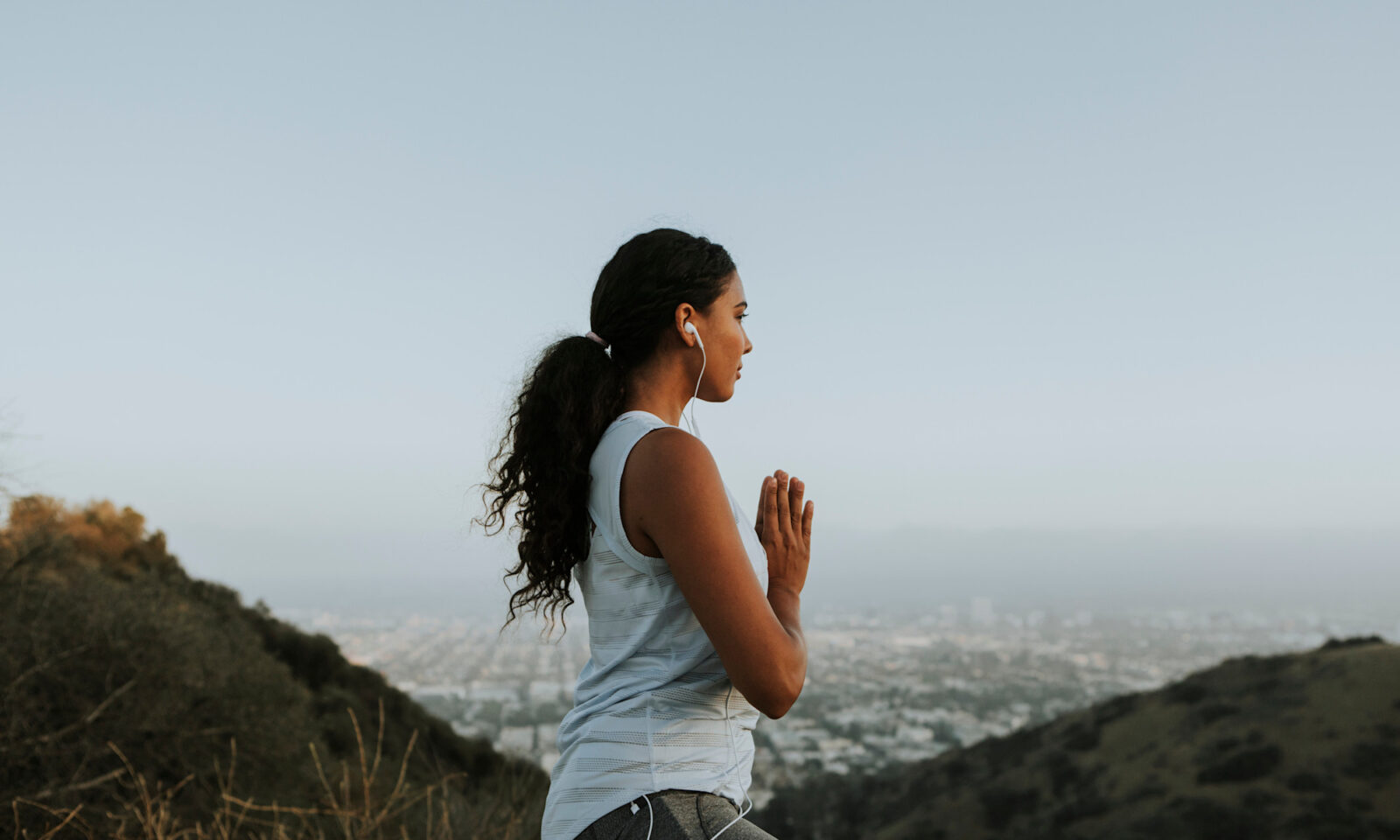 25 Ways To Come Back To Your Body If You Feel Dissociative