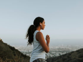 25 Ways To Come Back To Your Body If You Feel Dissociative