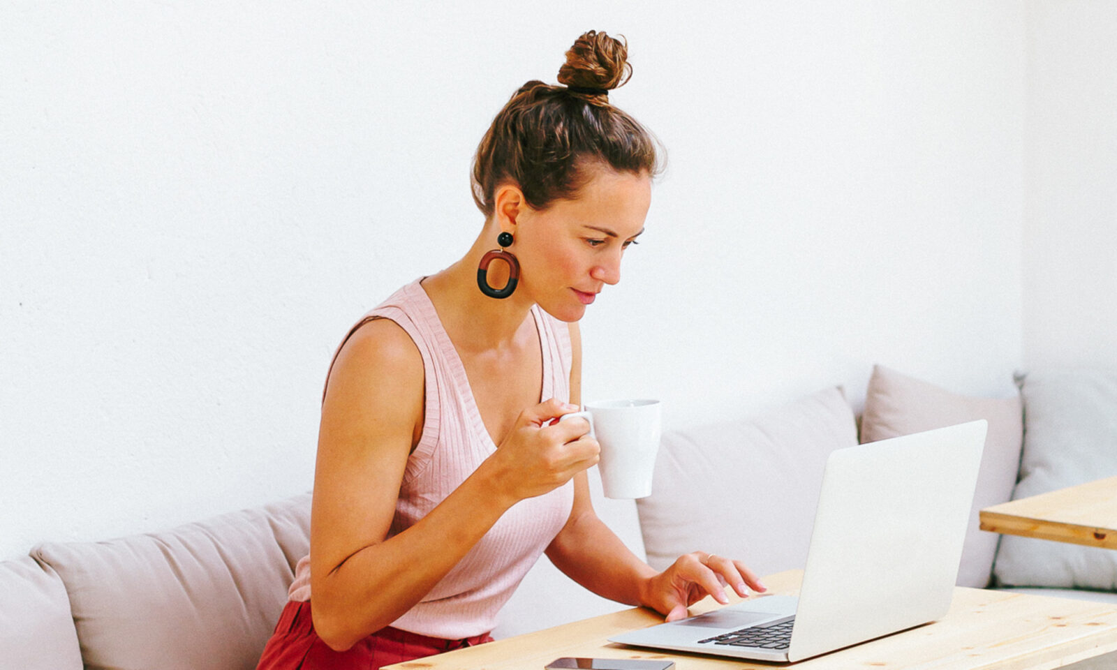 3 Nutrients That Protect Your Eyes And Brain From Screen Time