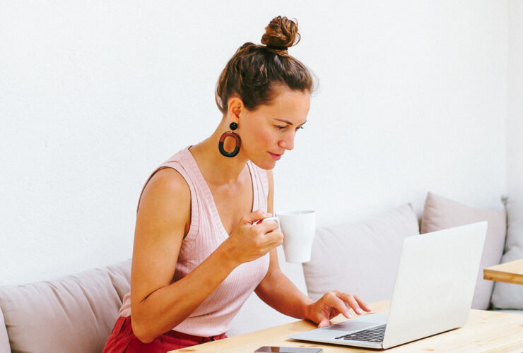3 Nutrients That Protect Your Eyes And Brain From Screen Time