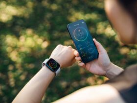 5 Ways Fitness Trackers Can Catch Early Signs of Health Issues as You Age