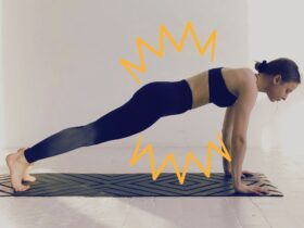 Woman practicing Plank with zig zag lines around her core, indicating shaking in yoga.