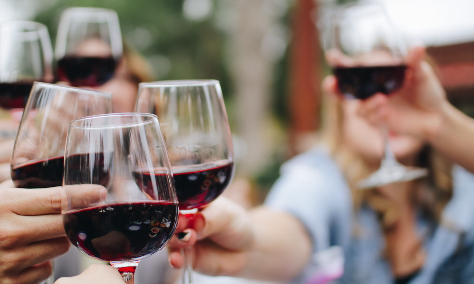 Heavy Lifetime Drinking Linked To Higher Colorectal Cancer Risk
