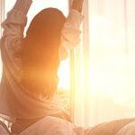 How to wake up early in the morning: 11 expert tips