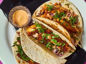 Red Thai curry crispy chicken tacos