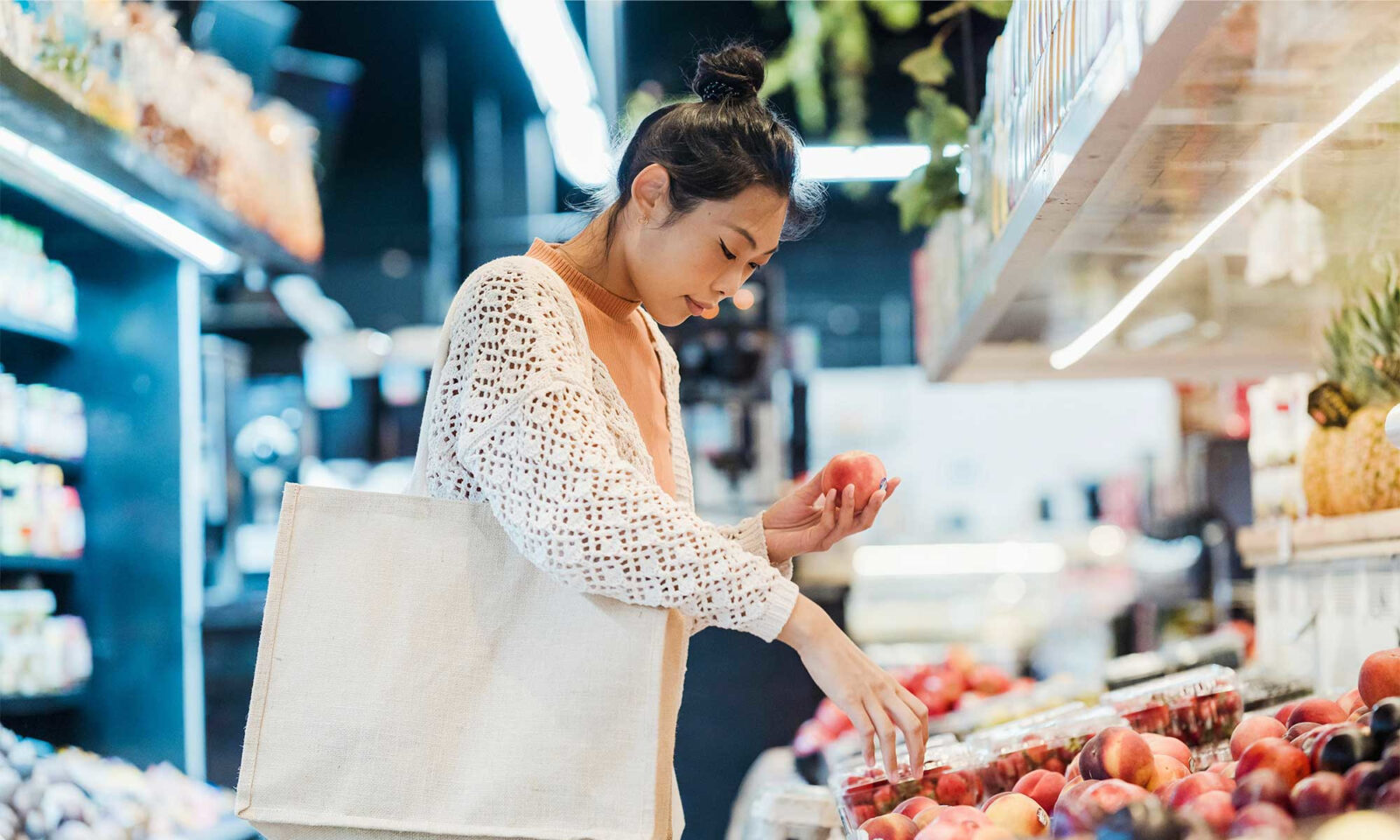 These Are The Foods To Eat (& Avoid) To Reduce Microplastic Exposure