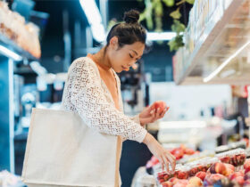 These Are The Foods To Eat (& Avoid) To Reduce Microplastic Exposure