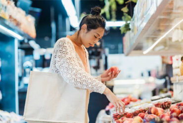 These Are The Foods To Eat (& Avoid) To Reduce Microplastic Exposure