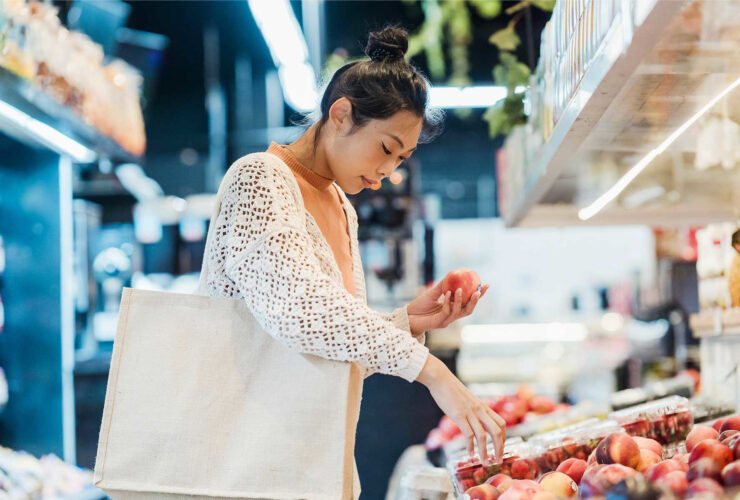 These Are The Foods To Eat (& Avoid) To Reduce Microplastic Exposure